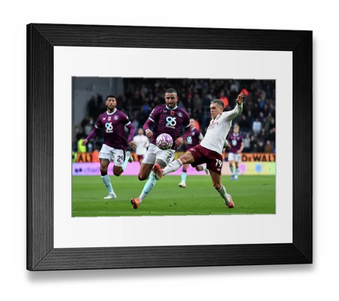 Framed Print : Burnley v Arsenal - Premier League Framed Print : Burnley v Arsenal - Premier League