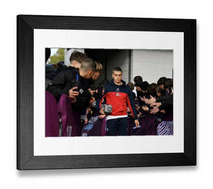 Framed Print : Burnley v Arsenal - Premier League Framed Print : Burnley v Arsenal - Premier League
