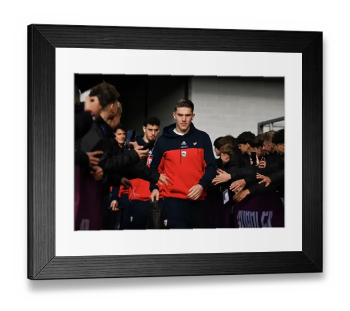 Framed Print : Burnley v Arsenal - Premier League Framed Print : Burnley v Arsenal - Premier League