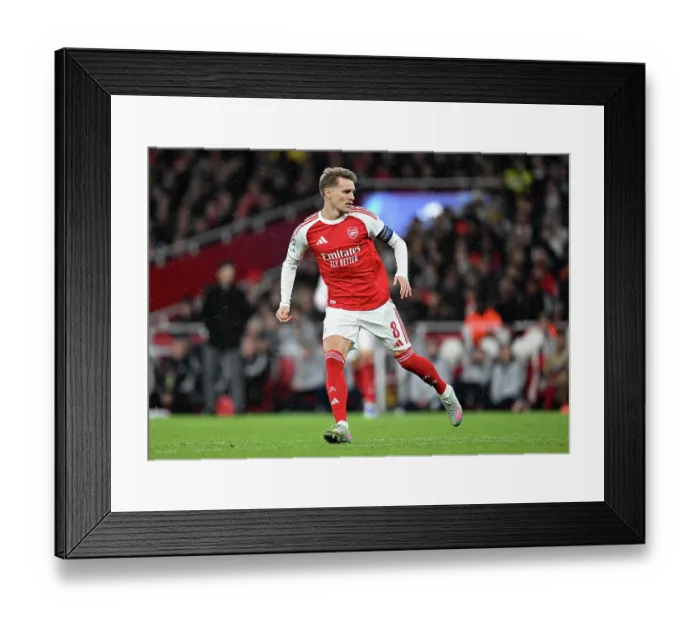 Framed Print : Arsenal FC v FC Bayern München - UEFA Champions League 2025 / 26 League Phase MD5