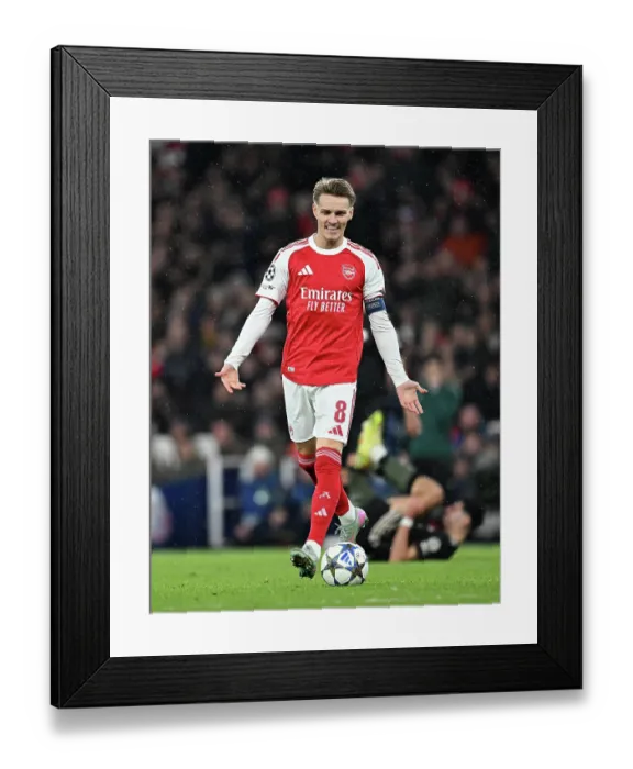 Framed Print : Arsenal FC v FC Bayern München - UEFA Champions League 2025 / 26 League Phase MD5