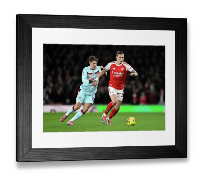 Framed Print : Arsenal v Brentford - Premier League