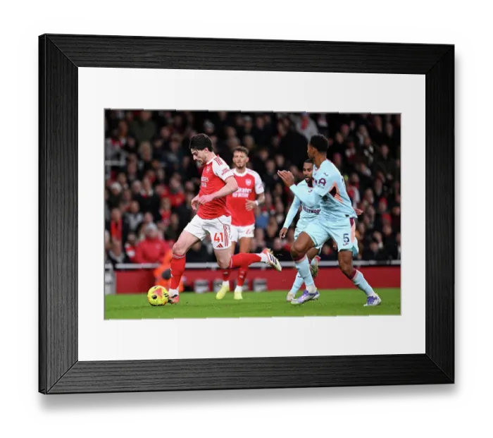 Framed Print : Arsenal v Brentford - Premier League