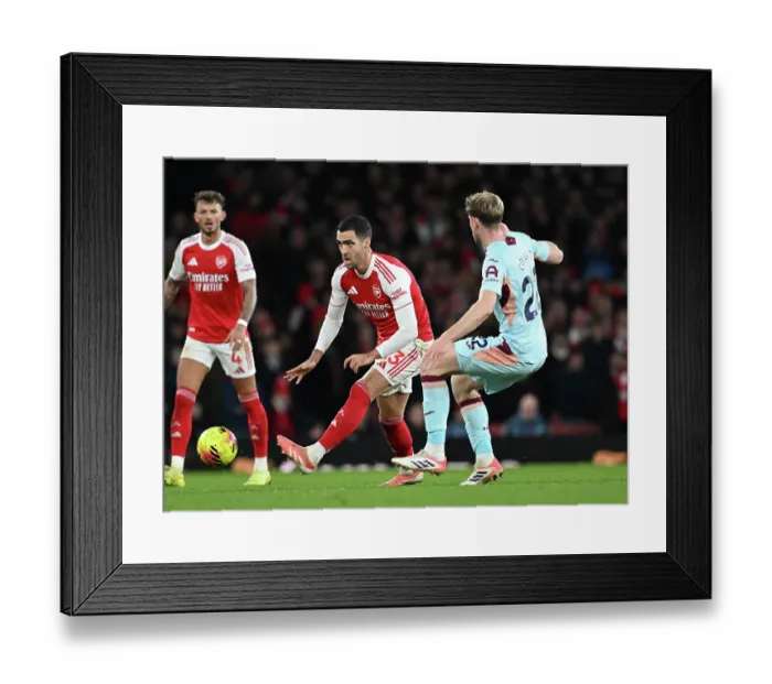 Framed Print : Arsenal v Brentford - Premier League