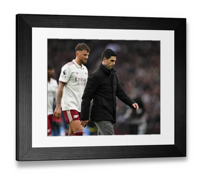 Framed Print : Aston Villa v Arsenal - Premier League Framed Print : Aston Villa v Arsenal - Premier League