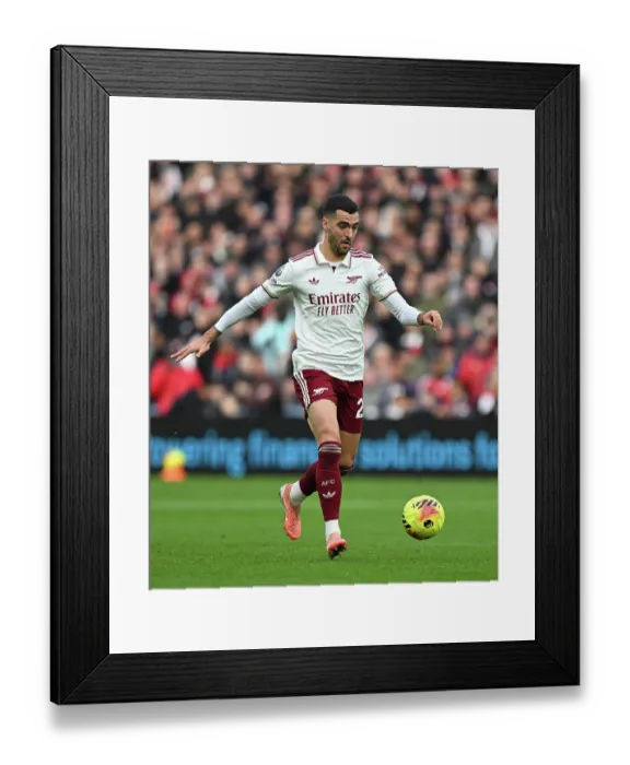 Framed Print : Aston Villa v Arsenal - Premier League