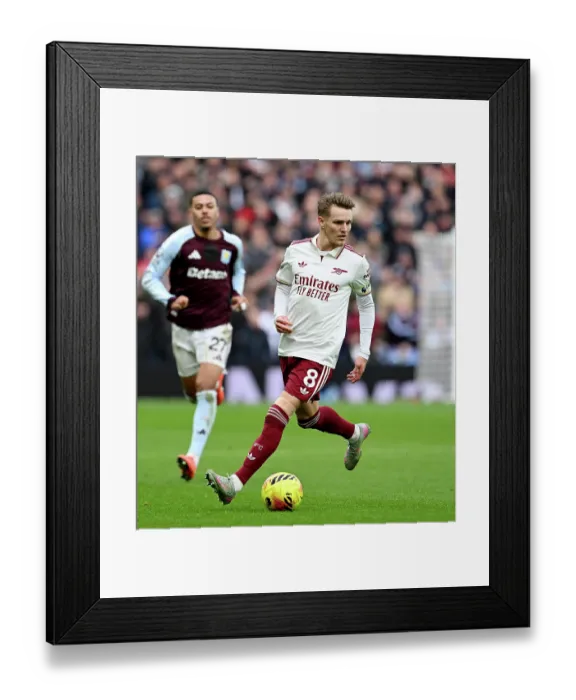 Framed Print : Aston Villa v Arsenal - Premier League Framed Print : Aston Villa v Arsenal - Premier League