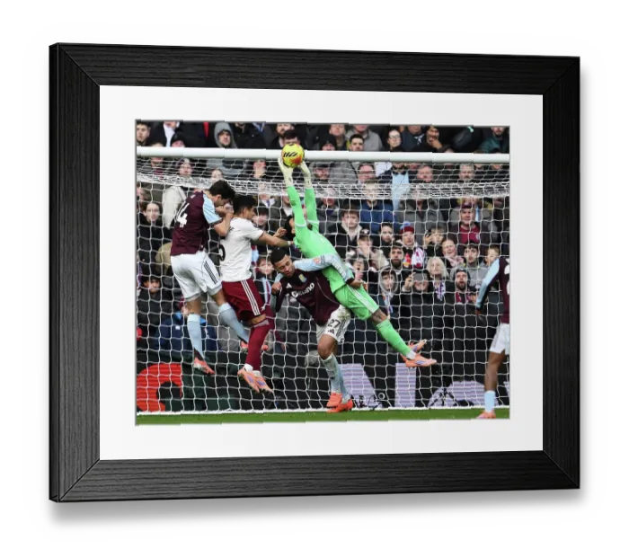 Framed Print : Aston Villa v Arsenal - Premier League Framed Print : Aston Villa v Arsenal - Premier League