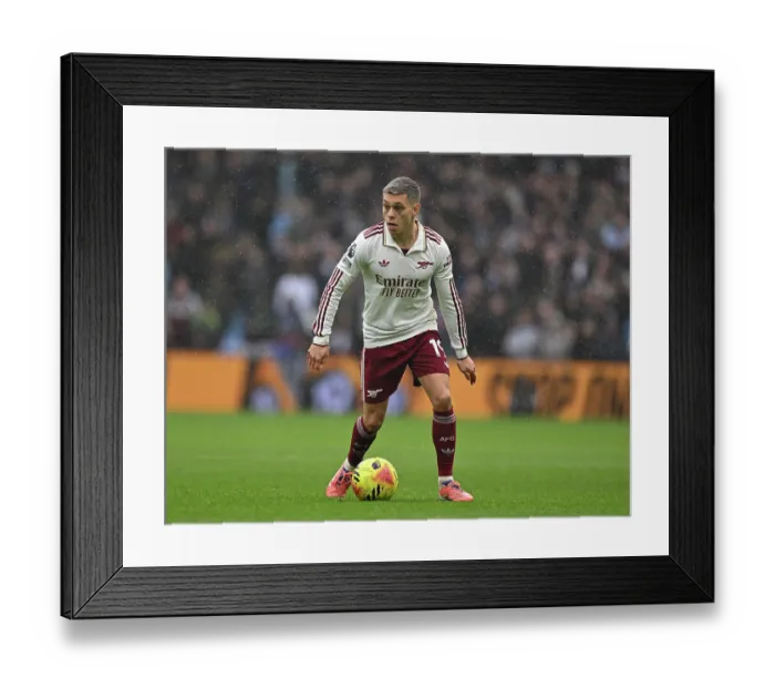 Framed Print : Aston Villa v Arsenal - Premier League Framed Print : Aston Villa v Arsenal - Premier League