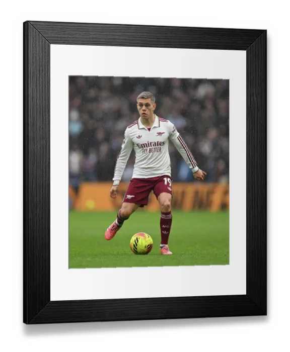 Framed Print : Aston Villa v Arsenal - Premier League Framed Print : Aston Villa v Arsenal - Premier League