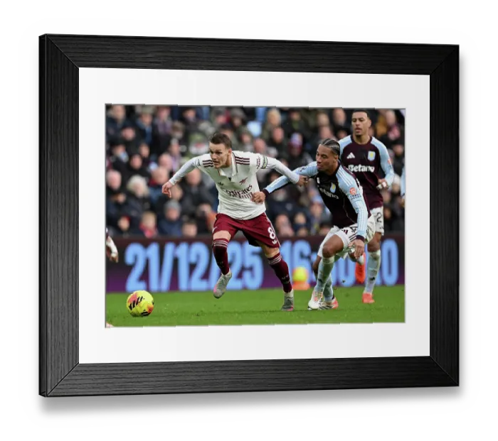 Framed Print : Aston Villa v Arsenal - Premier League Framed Print : Aston Villa v Arsenal - Premier League