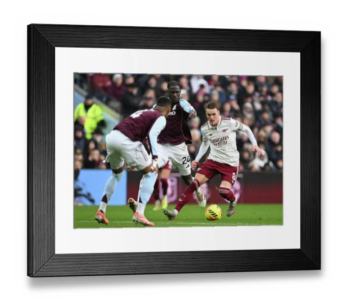 Framed Print : Aston Villa v Arsenal - Premier League Framed Print : Aston Villa v Arsenal - Premier League