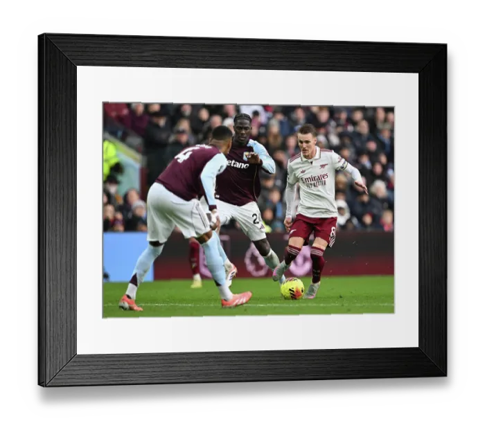 Framed Print : Aston Villa v Arsenal - Premier League Framed Print : Aston Villa v Arsenal - Premier League