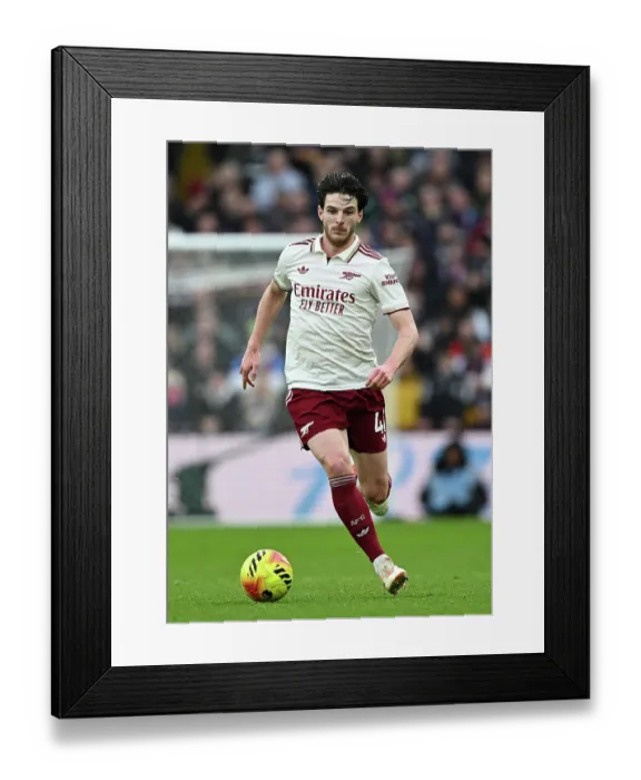 Framed Print : Aston Villa v Arsenal - Premier League Framed Print : Aston Villa v Arsenal - Premier League