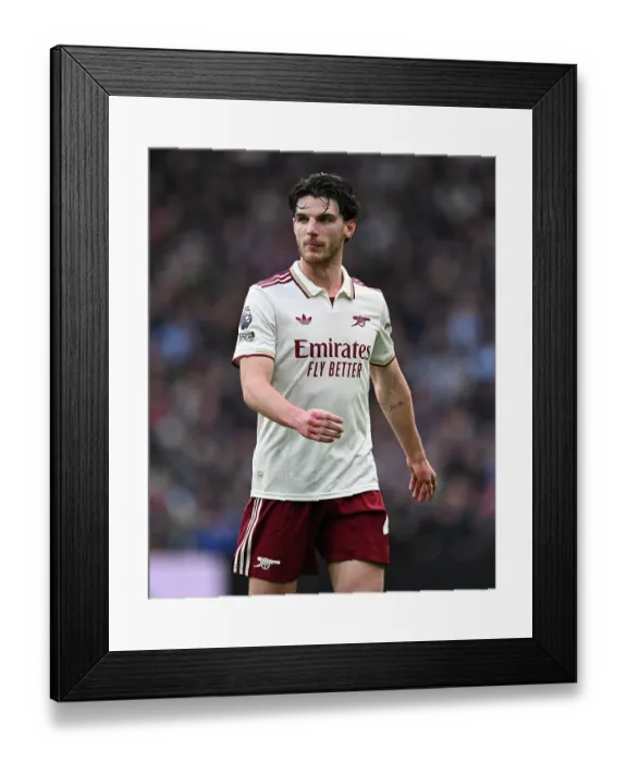 Framed Print : Aston Villa v Arsenal - Premier League Framed Print : Aston Villa v Arsenal - Premier League