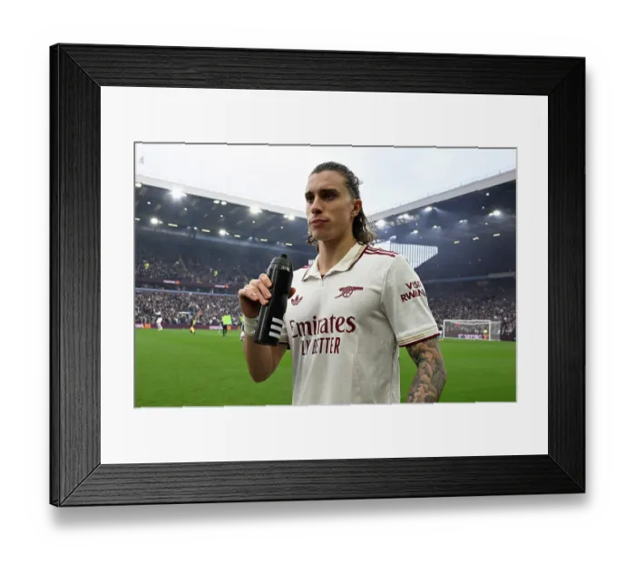 Framed Print : Aston Villa v Arsenal - Premier League Framed Print : Aston Villa v Arsenal - Premier League