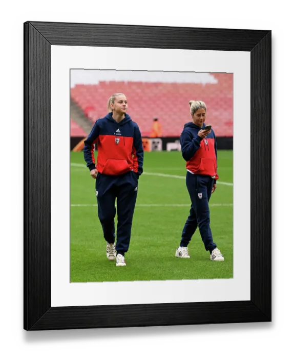 Framed Print : Arsenal v Liverpool - Barclays Women's Super League Arsenal v Liverpool - Barclays Women's Super League Framed Print : Arsenal v Liverpool - Barclays Women's Super League Arsenal v Liverpool - Barclays Women's Super League