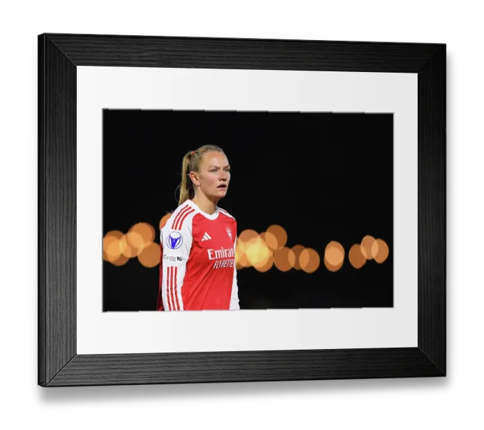Framed Print : Arsenal FC v FC Twente - UEFA Women's Champions League 2025 / 26 League Phase MD5 Arsenal FC v FC Twente - UEFA Women's Champions League 2025 / 26 League Phase MD5