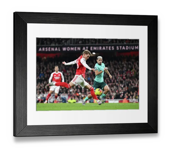 Framed Print : Arsenal v Wolverhampton Wanderers - Premier League