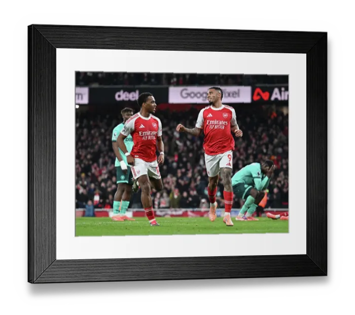 Framed Print : Arsenal v Wolverhampton Wanderers - Premier League