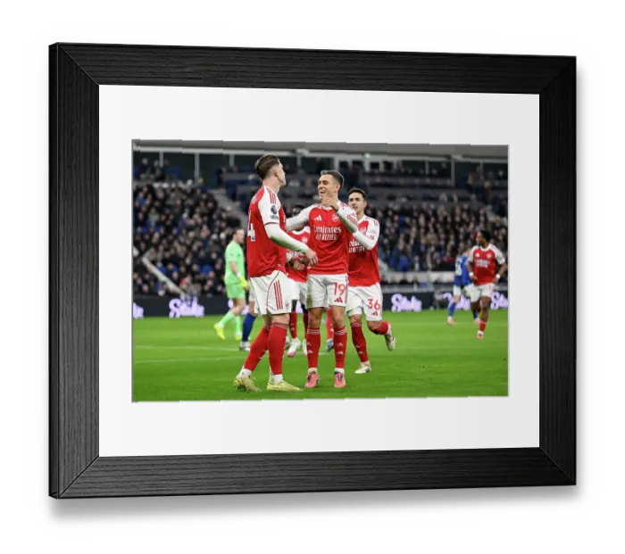Framed Print : Everton v Arsenal - Premier League