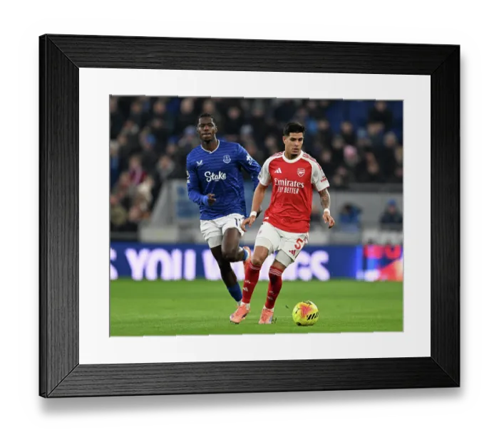 Framed Print : Everton v Arsenal - Premier League