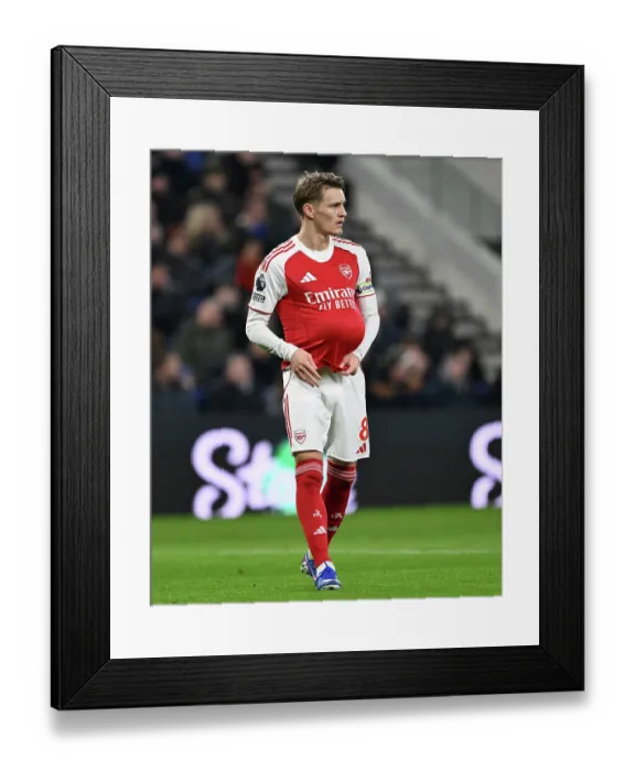 Framed Print : Everton v Arsenal - Premier League
