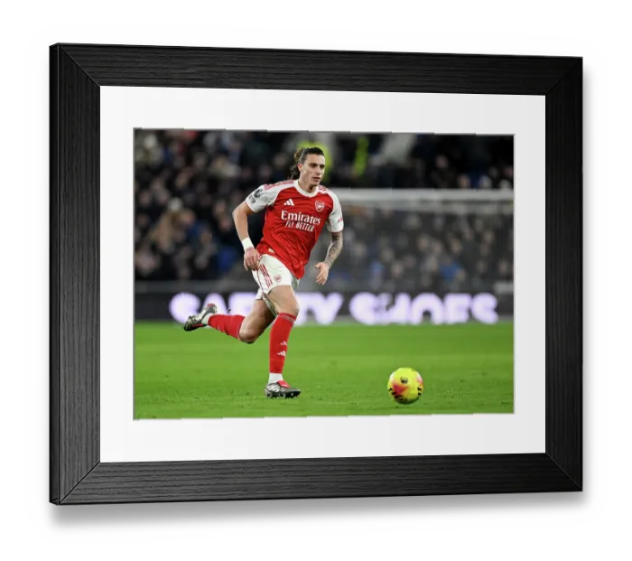 Framed Print : Everton v Arsenal - Premier League