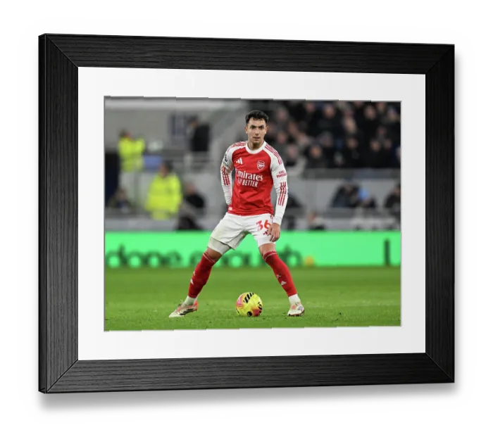 Framed Print : Everton v Arsenal - Premier League