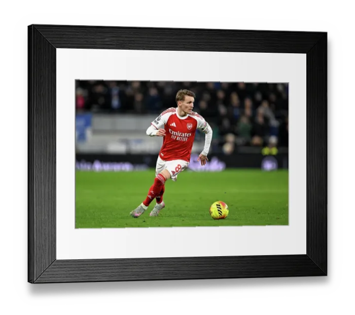 Framed Print : Everton v Arsenal - Premier League