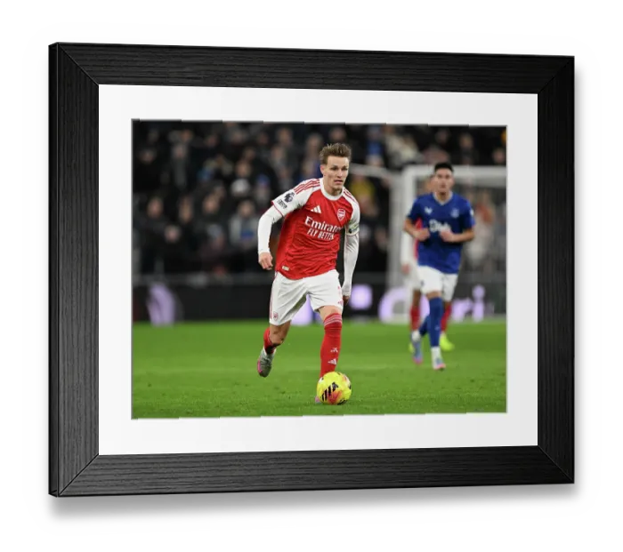 Framed Print : Everton v Arsenal - Premier League