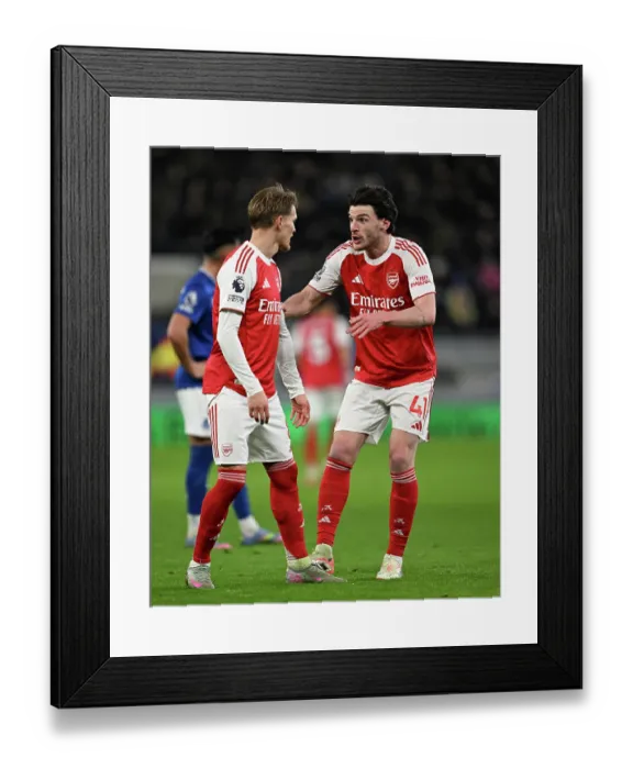 Framed Print : Everton v Arsenal - Premier League