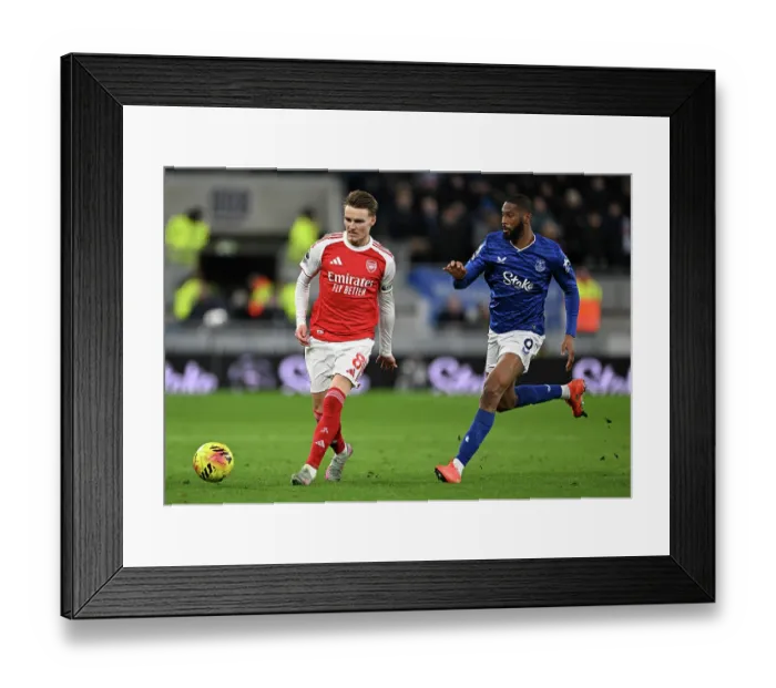 Framed Print : Everton v Arsenal - Premier League