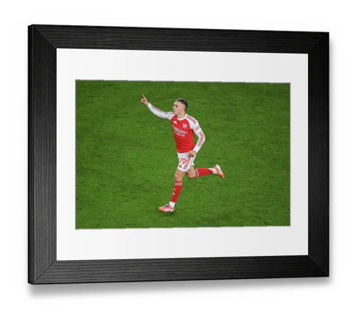 Framed Print : Arsenal v Aston Villa - Premier League Framed Print : Arsenal v Aston Villa - Premier League