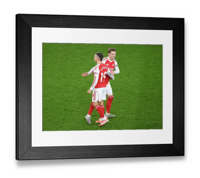 Framed Print : Arsenal v Aston Villa - Premier League