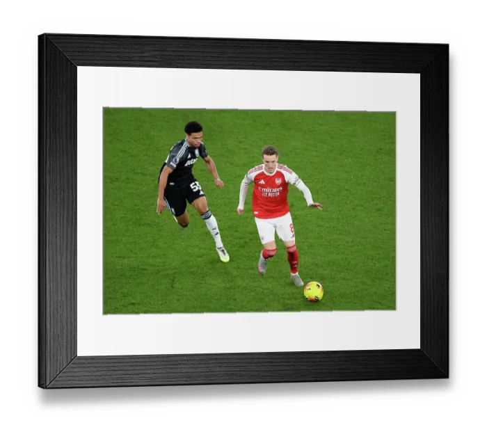 Framed Print : Arsenal v Aston Villa - Premier League Framed Print : Arsenal v Aston Villa - Premier League