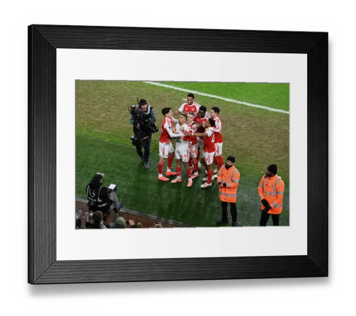 Framed Print : Arsenal v Aston Villa - Premier League Framed Print : Arsenal v Aston Villa - Premier League