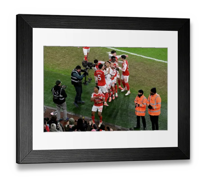 Framed Print : Arsenal v Aston Villa - Premier League