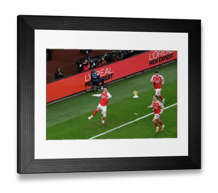 Framed Print : Arsenal v Aston Villa - Premier League