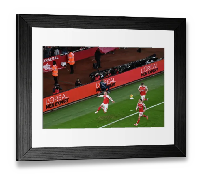 Framed Print : Arsenal v Aston Villa - Premier League