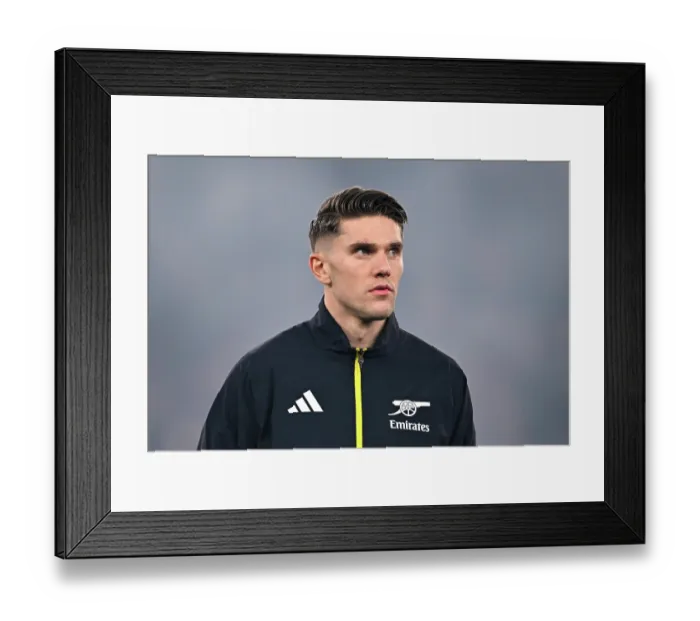 Framed Print : Arsenal v Aston Villa - Premier League Framed Print : Arsenal v Aston Villa - Premier League