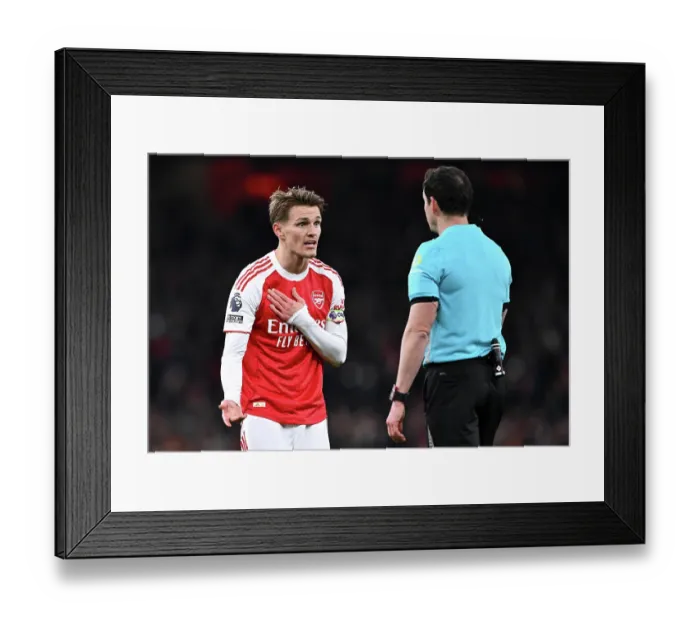 Framed Print : Arsenal v Aston Villa - Premier League Framed Print : Arsenal v Aston Villa - Premier League
