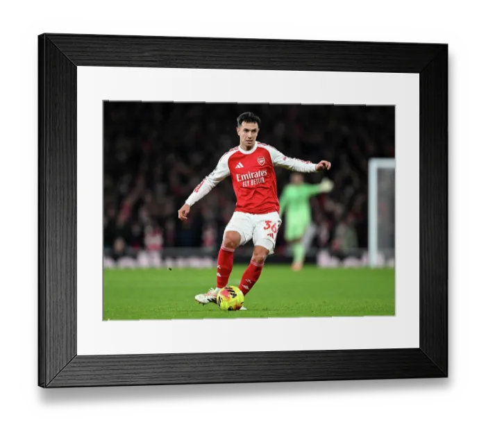 Framed Print : Arsenal v Aston Villa - Premier League