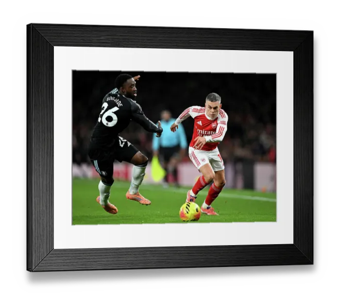 Framed Print : Arsenal v Aston Villa - Premier League