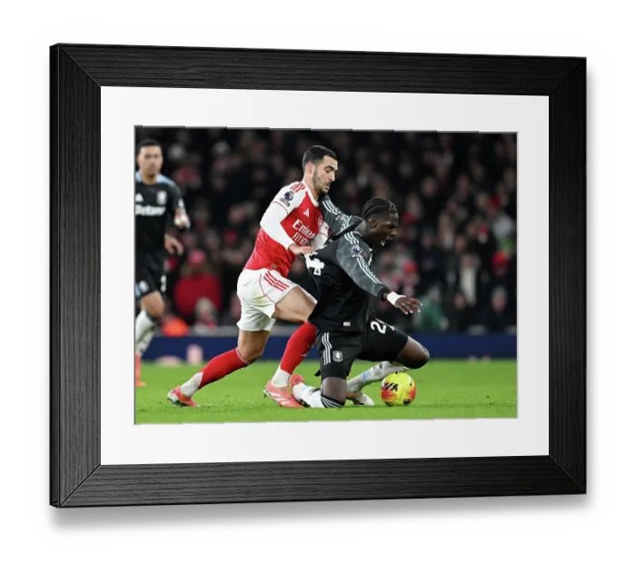 Framed Print : Arsenal v Aston Villa - Premier League