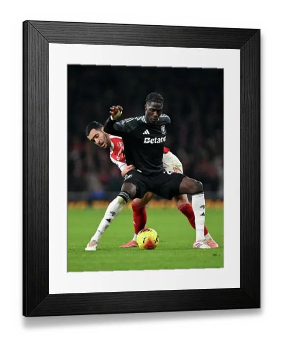 Framed Print : Arsenal v Aston Villa - Premier League Framed Print : Arsenal v Aston Villa - Premier League