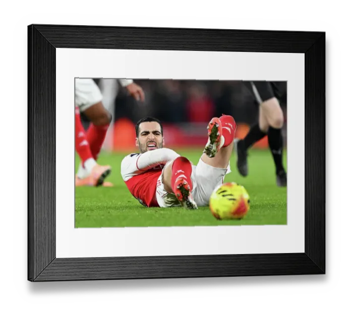 Framed Print : Arsenal v Aston Villa - Premier League