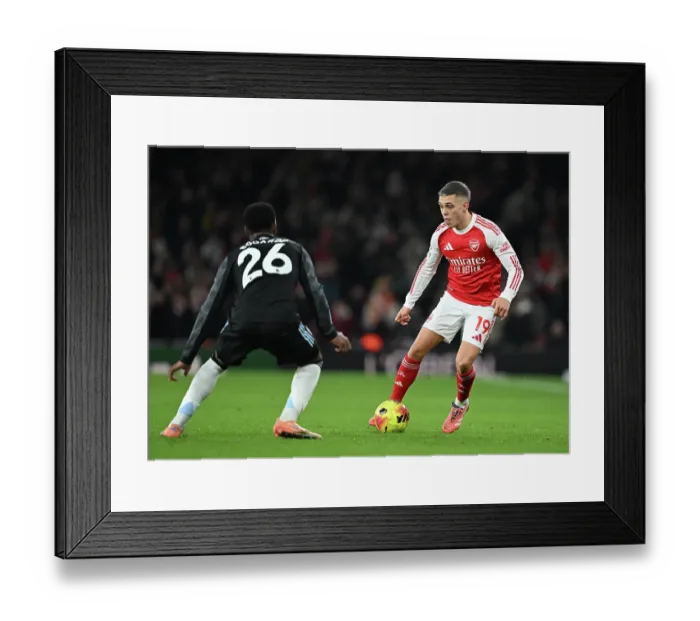 Framed Print : Arsenal v Aston Villa - Premier League