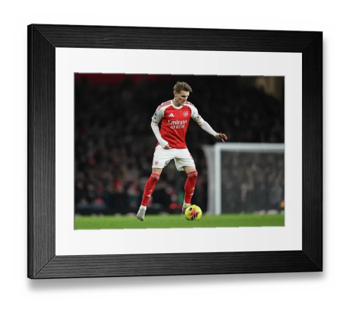 Framed Print : Arsenal v Aston Villa - Premier League Framed Print : Arsenal v Aston Villa - Premier League