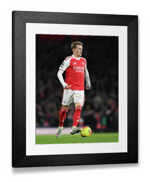 Framed Print : Arsenal v Aston Villa - Premier League